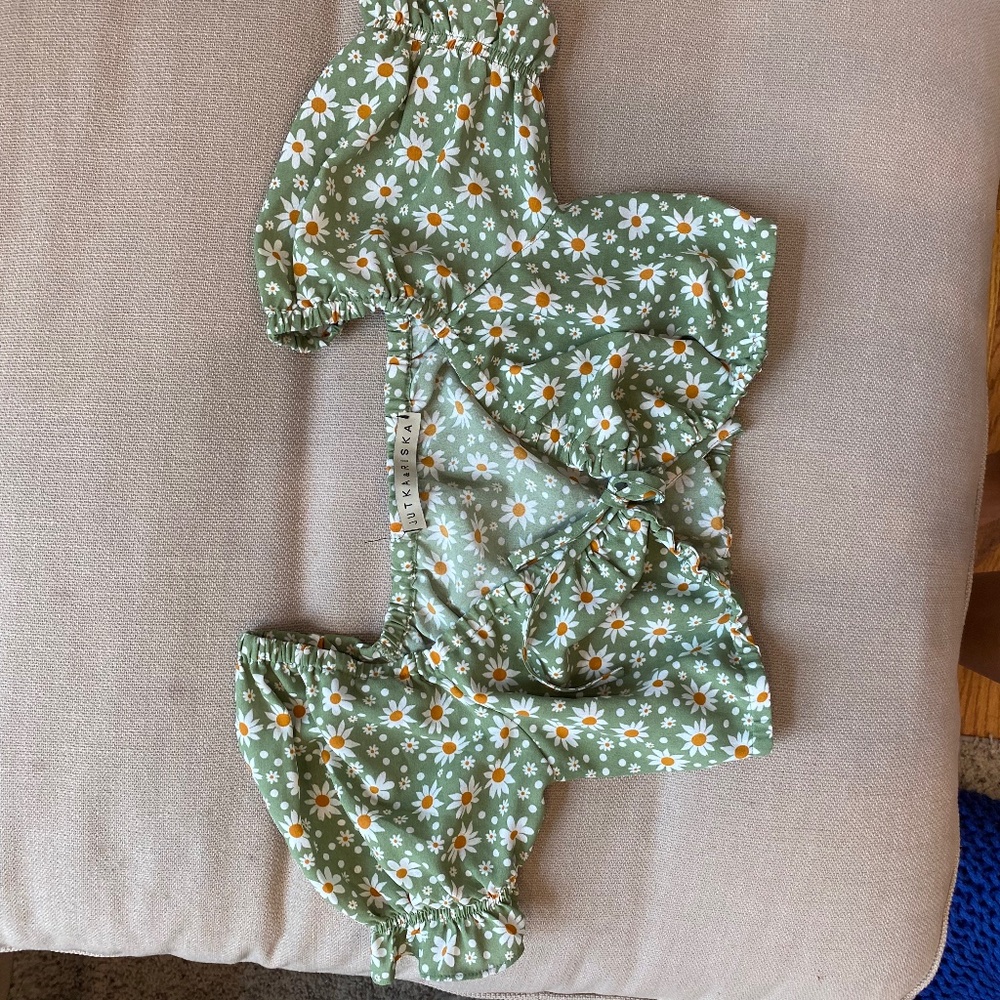 Green floral crop top